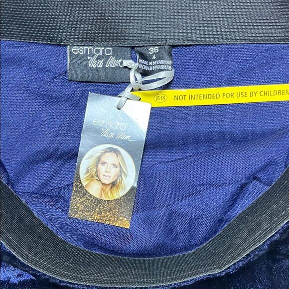 Luxurious Velvet Pencil Skirt in Deep Blue - Picture 2 of 3